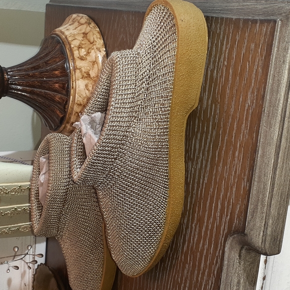 Cozy Tan Knit Slip-On Metallic Booties w/ Leather Insoles – Size Medium - Picture 5 of 8